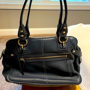 Lightly used Coach shoulder bag. No tears, stains or scratches